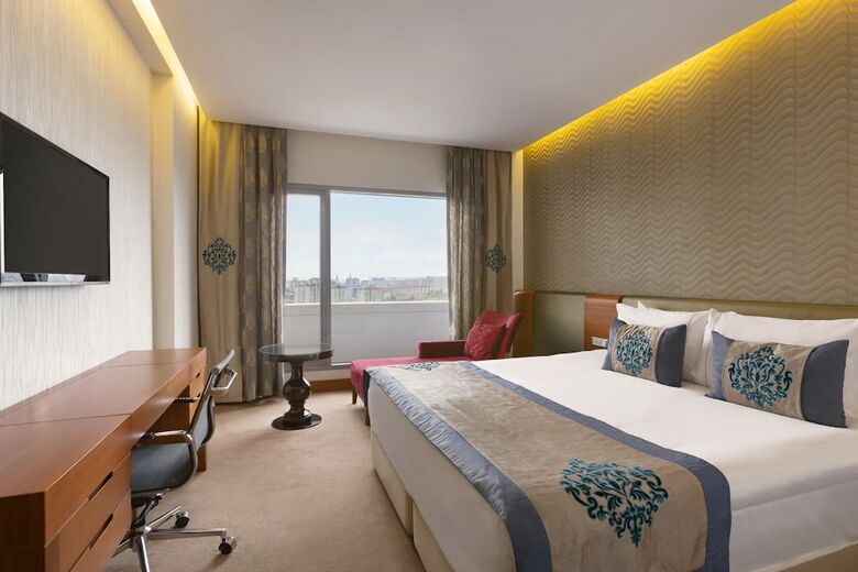 Ramada Hotel & Suites By Wyndham Istanbul Atakoy