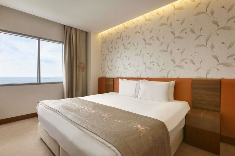 Ramada Hotel & Suites By Wyndham Istanbul Atakoy
