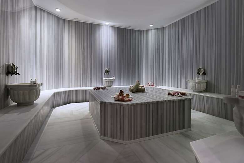 Ramada Hotel & Suites By Wyndham Istanbul Atakoy