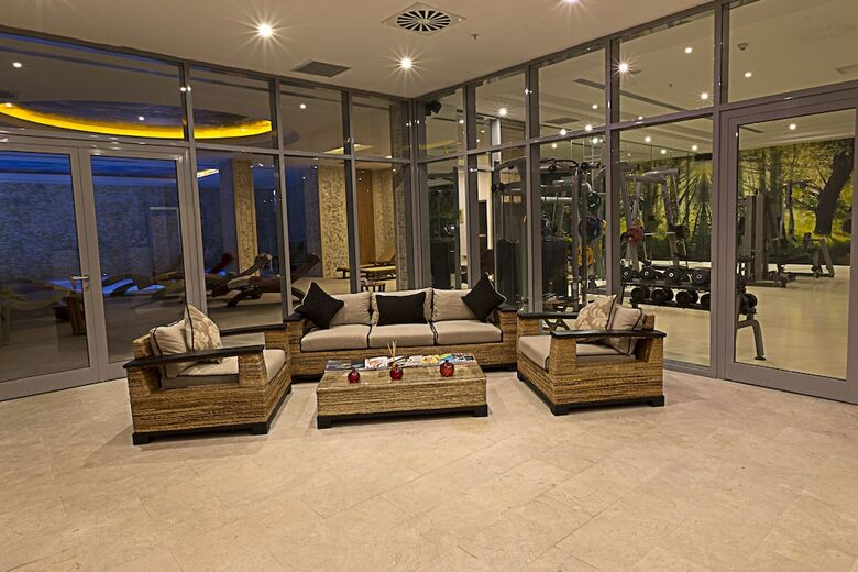 Ramada Hotel & Suites By Wyndham Istanbul Atakoy