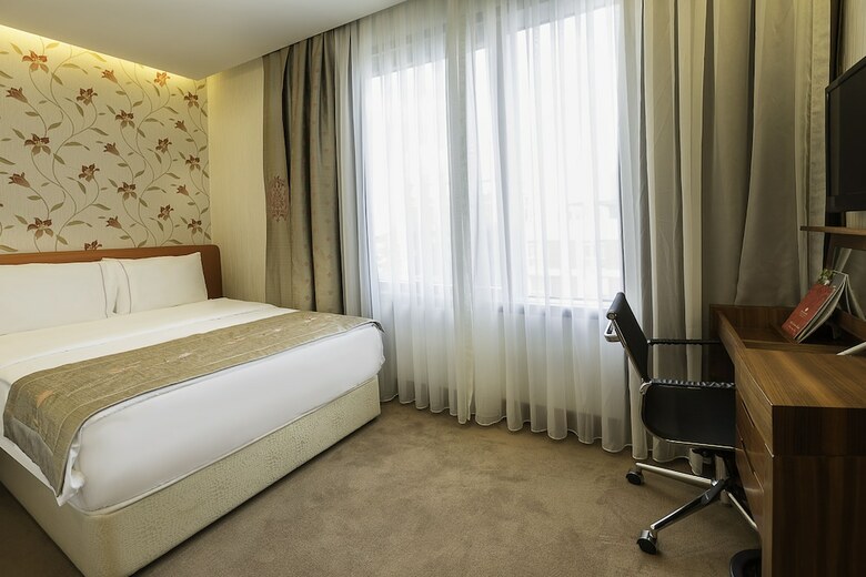Ramada Hotel & Suites By Wyndham Istanbul Atakoy