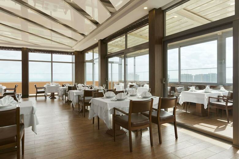 Ramada Hotel & Suites By Wyndham Istanbul Atakoy