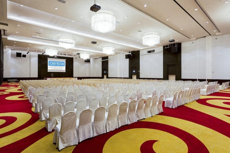 Centra Government Complex Hotel & Convention Centre
