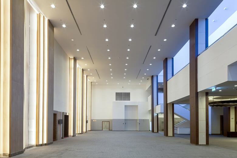 Centra Government Complex Hotel & Convention Centre