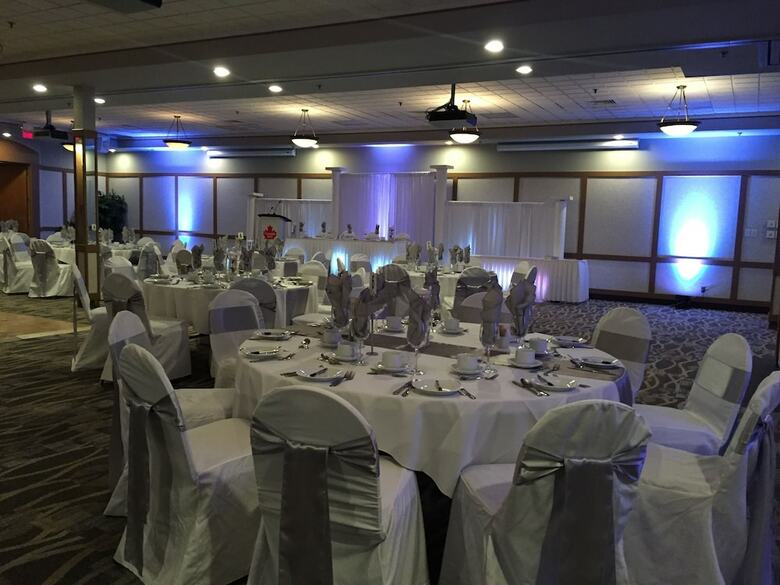 Hotel Canad Inns Destination Centre Transcona