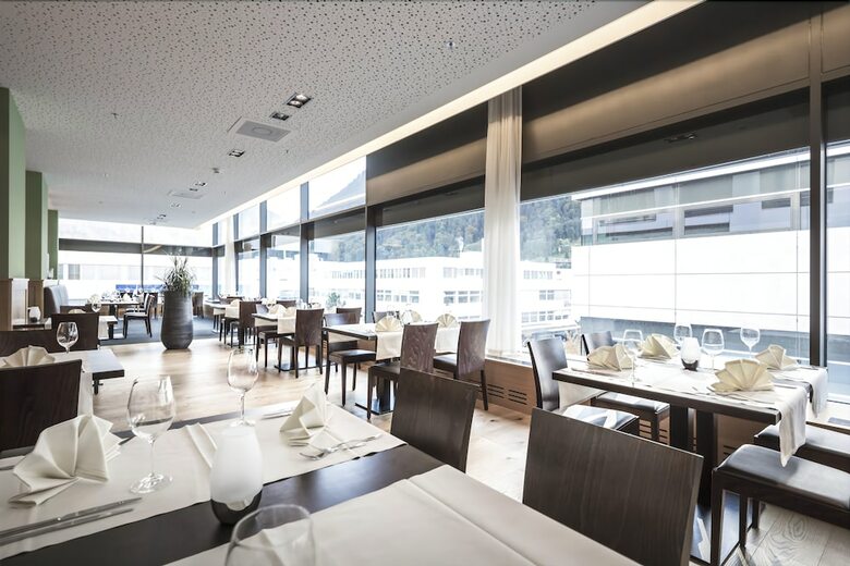 City West Hotel & Restaurant