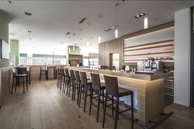 City West Hotel & Restaurant