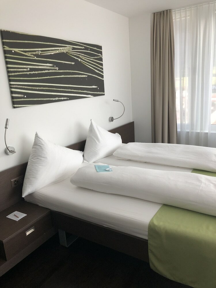 City West Hotel & Restaurant