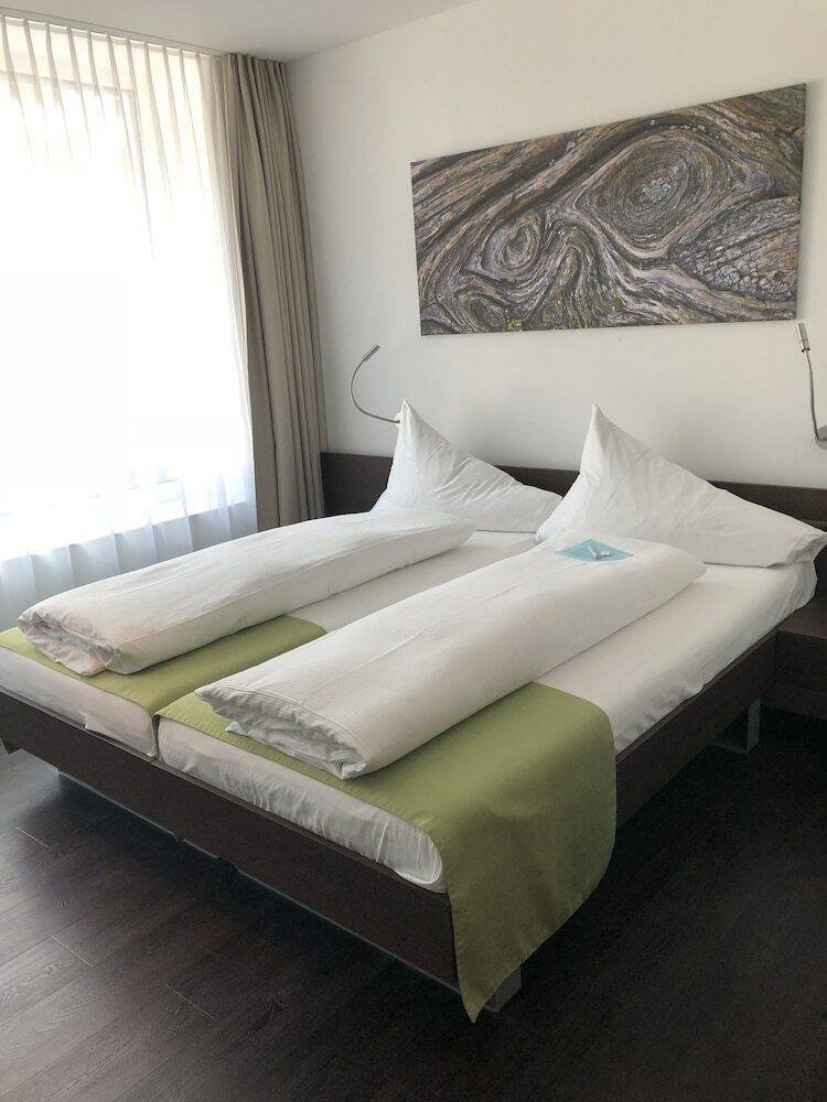 City West Hotel & Restaurant