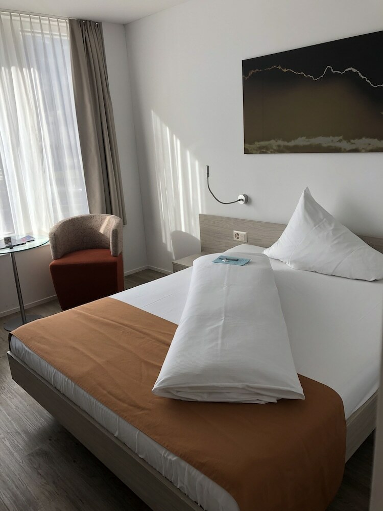 City West Hotel & Restaurant