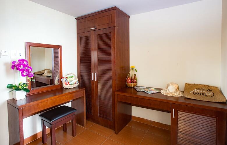 Grand Mango Hotel