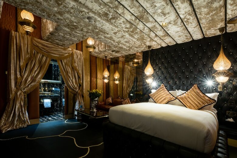 Hotel The Crazy Bear Beaconsfield