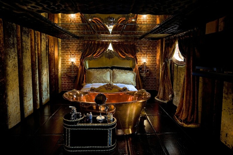 Hotel The Crazy Bear Beaconsfield