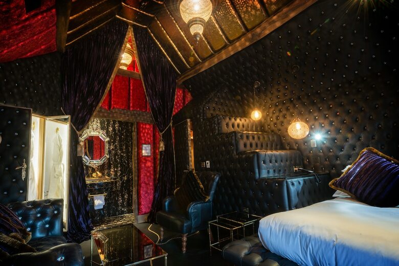 Hotel The Crazy Bear Beaconsfield