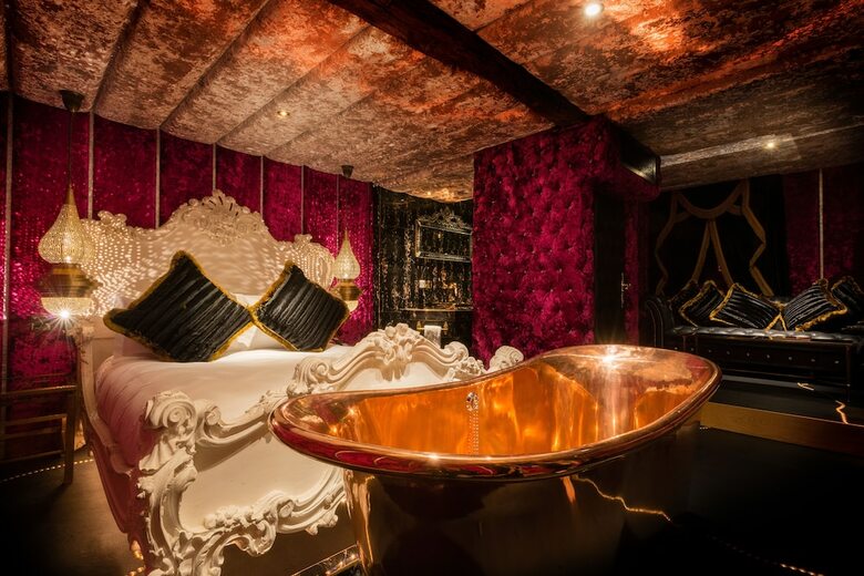 Hotel The Crazy Bear Beaconsfield