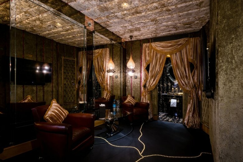 Hotel The Crazy Bear Beaconsfield