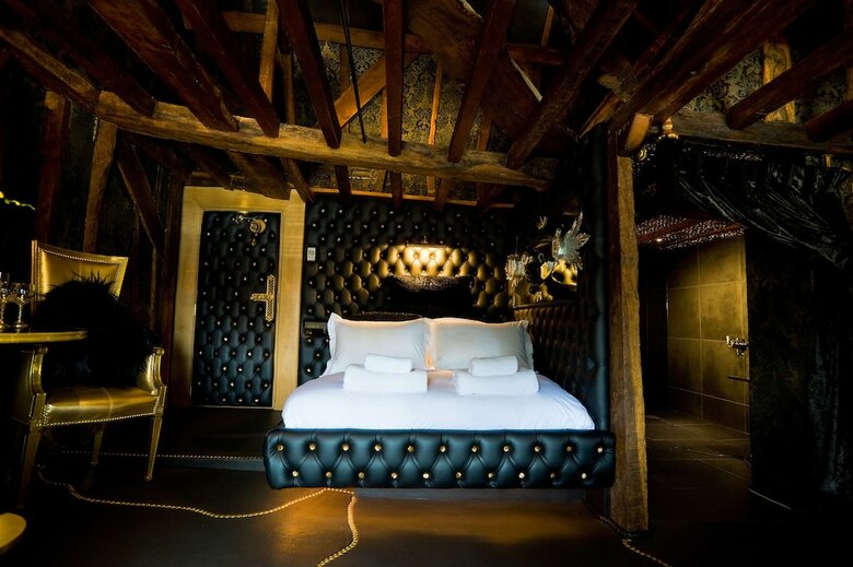Hotel The Crazy Bear Beaconsfield