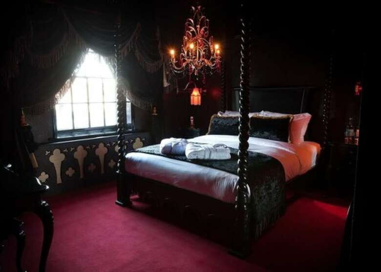 Hotel The Crazy Bear Beaconsfield