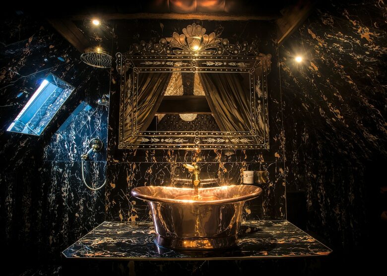 Hotel The Crazy Bear Beaconsfield