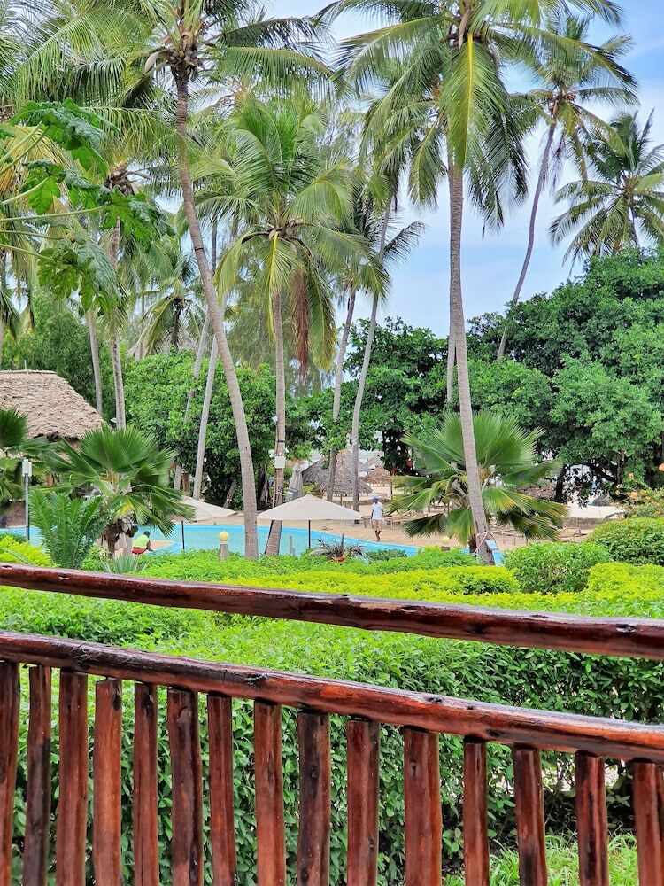 Hotel Paradise Beach Resort