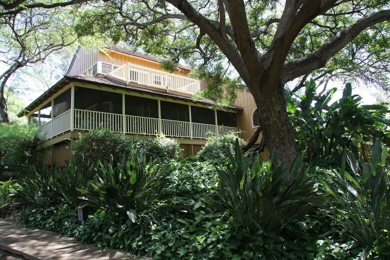 Molokai Vacation Properties ? Paniolo Hale