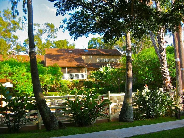 Molokai Vacation Properties ? Paniolo Hale