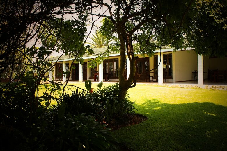 Bed & Breakfast Musketeers Lodge