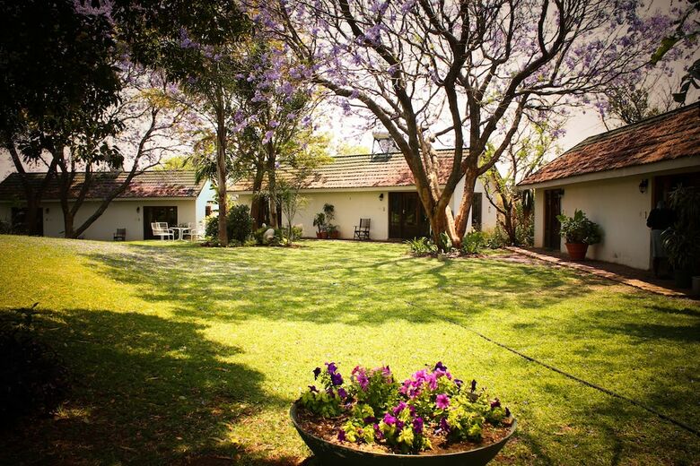 Bed & Breakfast Musketeers Lodge