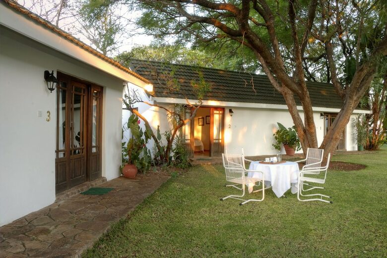 Bed & Breakfast Musketeers Lodge