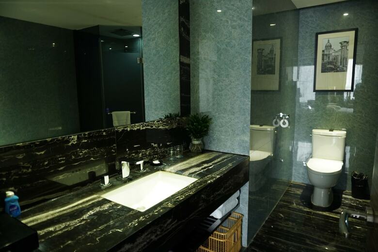 La Perle International Hotel