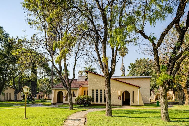 Kadoma Hotel And Conference Center