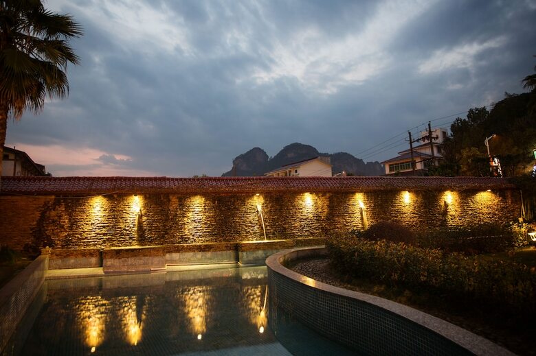 Hotel Metropolo Wuyishan Resort