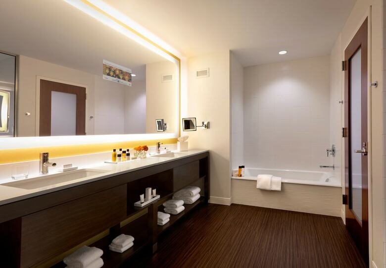 Hotel The Alexander