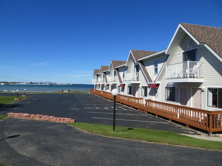 Bridge View Motel & Condo's