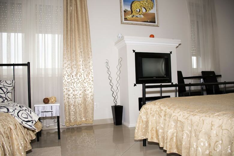 Dash Hotel