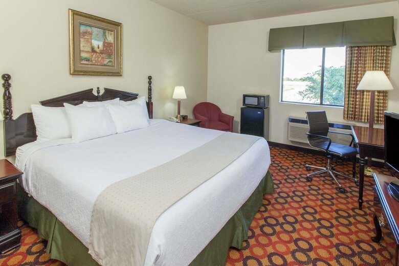 Hotel Ramada By Wyndham Bolingbrook