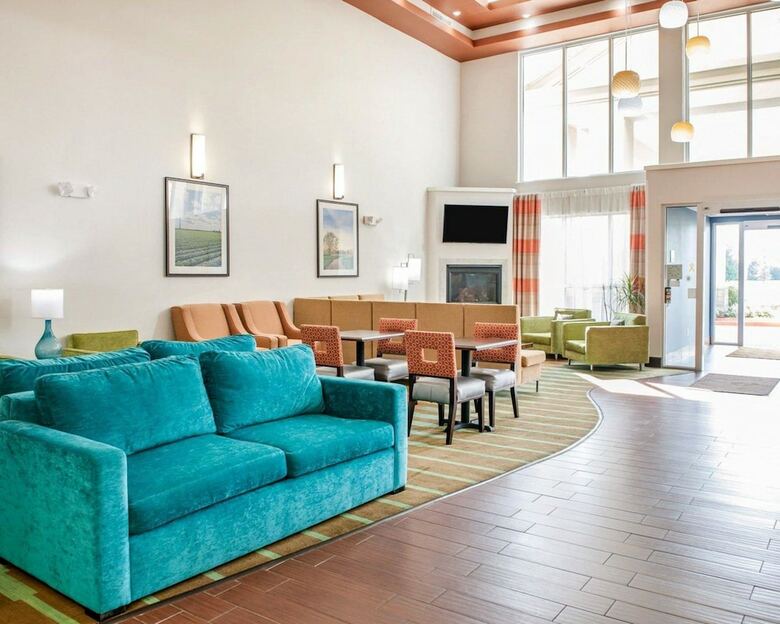 Hotel Comfort Suites North
