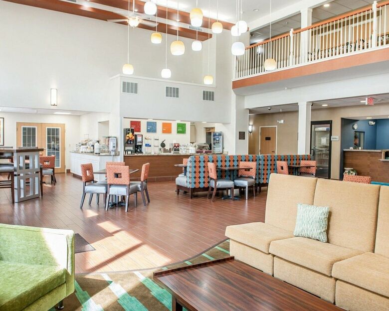 Hotel Comfort Suites North