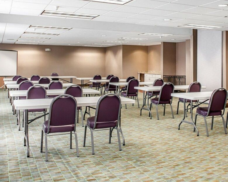 Hotel Comfort Suites North