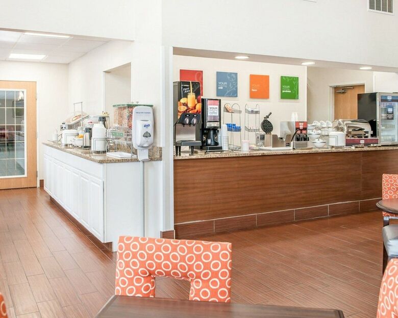 Hotel Comfort Suites North