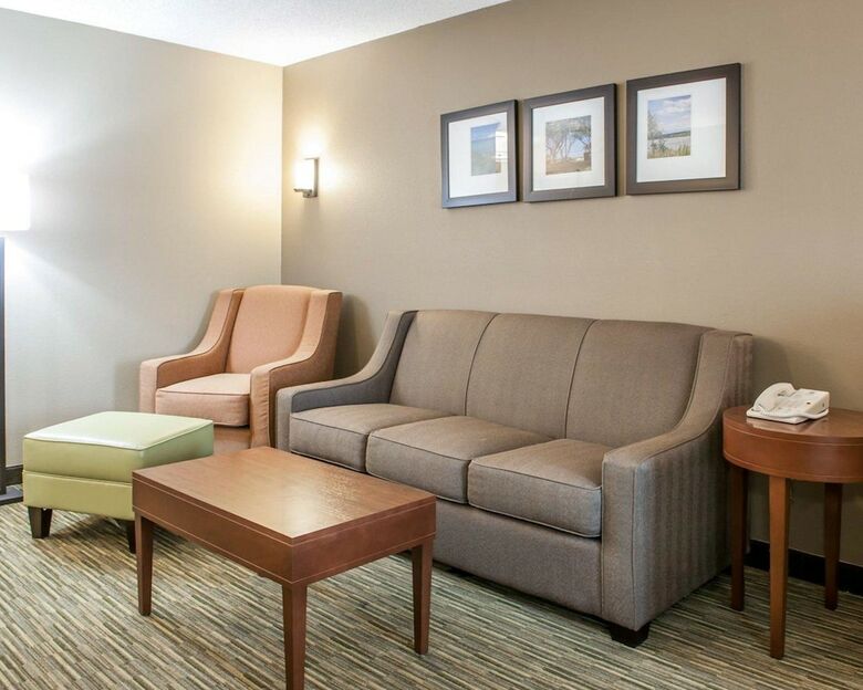 Hotel Comfort Suites North