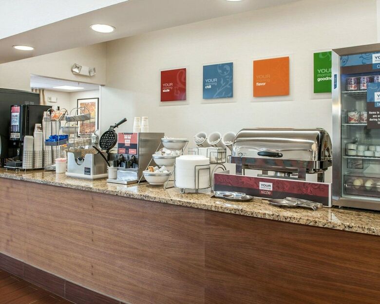 Hotel Comfort Suites North