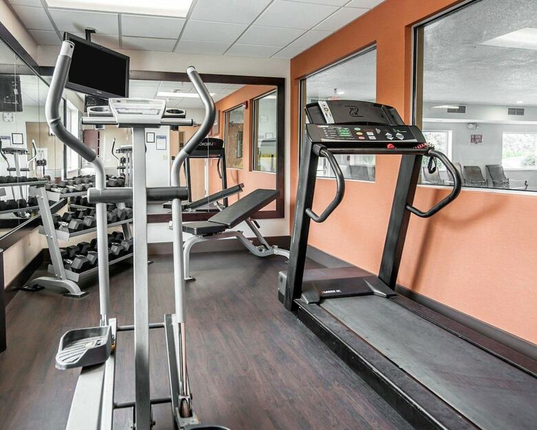 Hotel Comfort Suites North