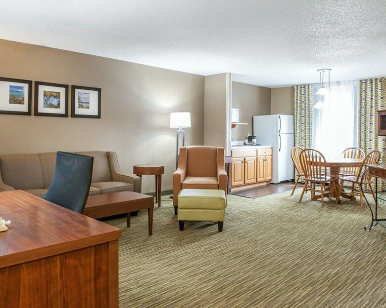 Hotel Comfort Suites North