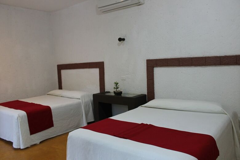 Real Mayab Hotel & Bungalows