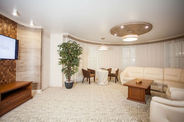 Platan Yuzhniy Hotel