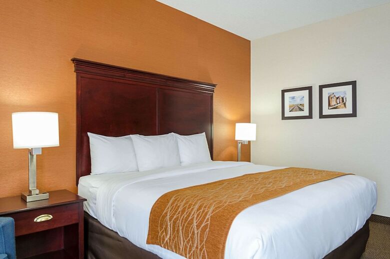 Hotel Comfort Inn & Suites