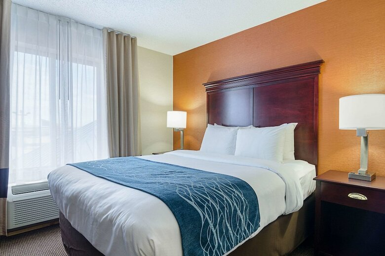 Hotel Comfort Inn & Suites