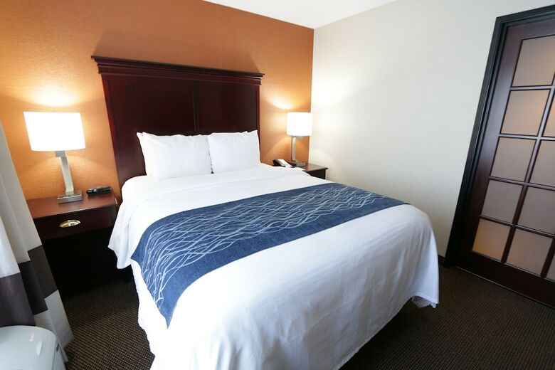 Hotel Comfort Inn & Suites