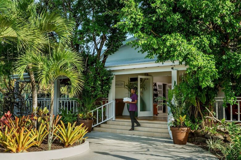 Hotel Spice Island Beach Resort
